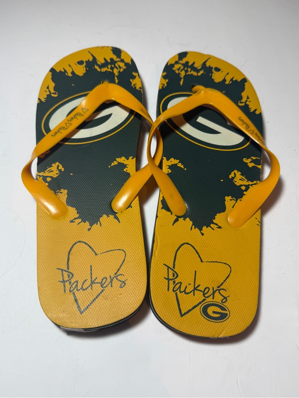 Green Bay Packers Green and Gold Heart Design Flip Flops Women’s Size 10-11 GUC